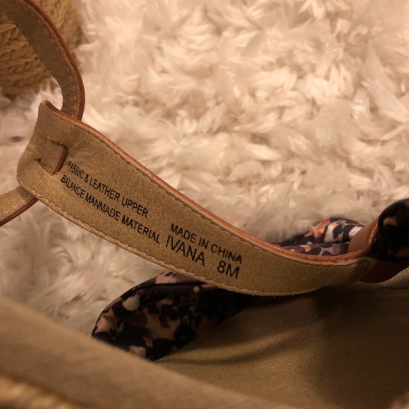 Strappy Floral Tan and Navy Heels - Size 8 - Picture 3 of 3